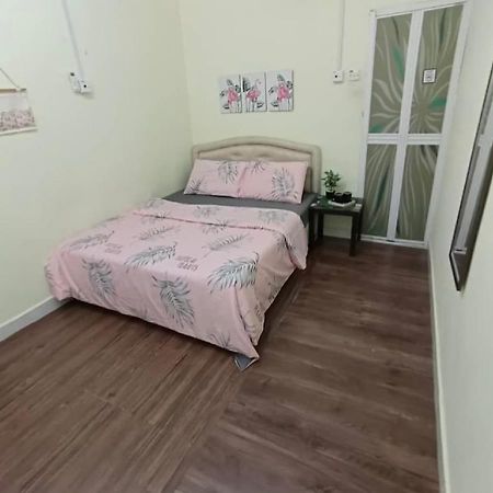 Roomstay Kuala Nerus Gated Parking - 6M To Beach & 15M To Drawbridge Куала Теренгану Екстериор снимка