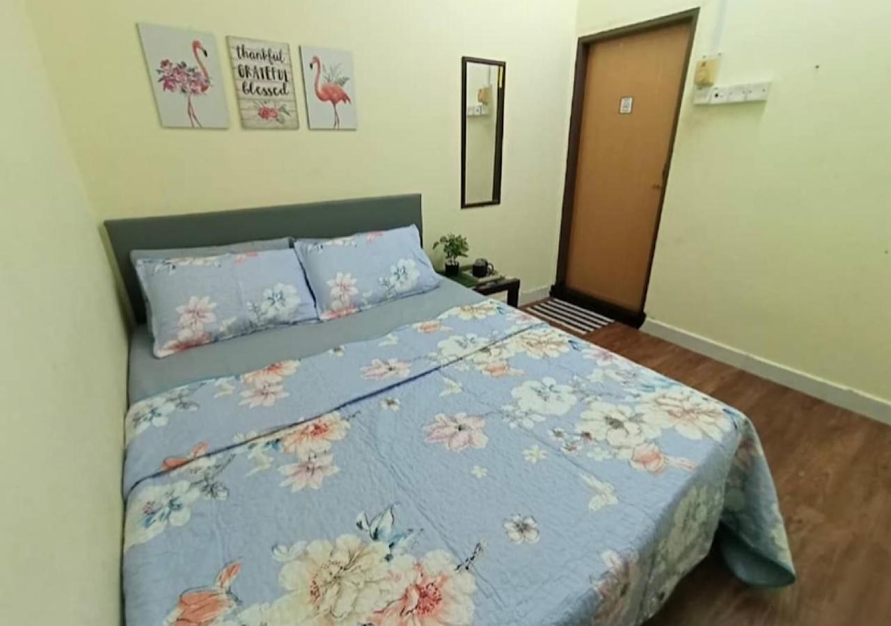 Roomstay Kuala Nerus Gated Parking - 6M To Beach & 15M To Drawbridge Куала Теренгану Екстериор снимка
